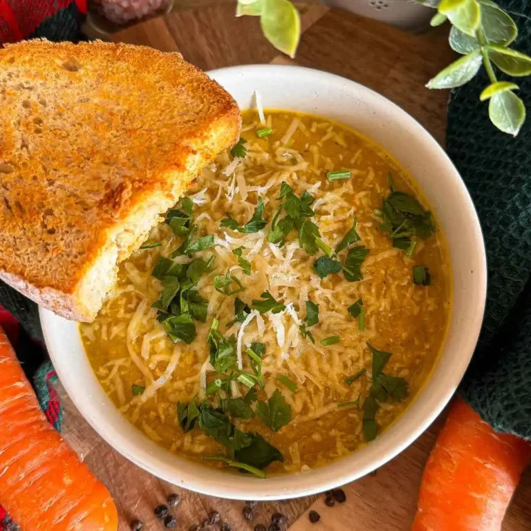 zupa krem z cebuli, marchewka, parmezan, grzanka